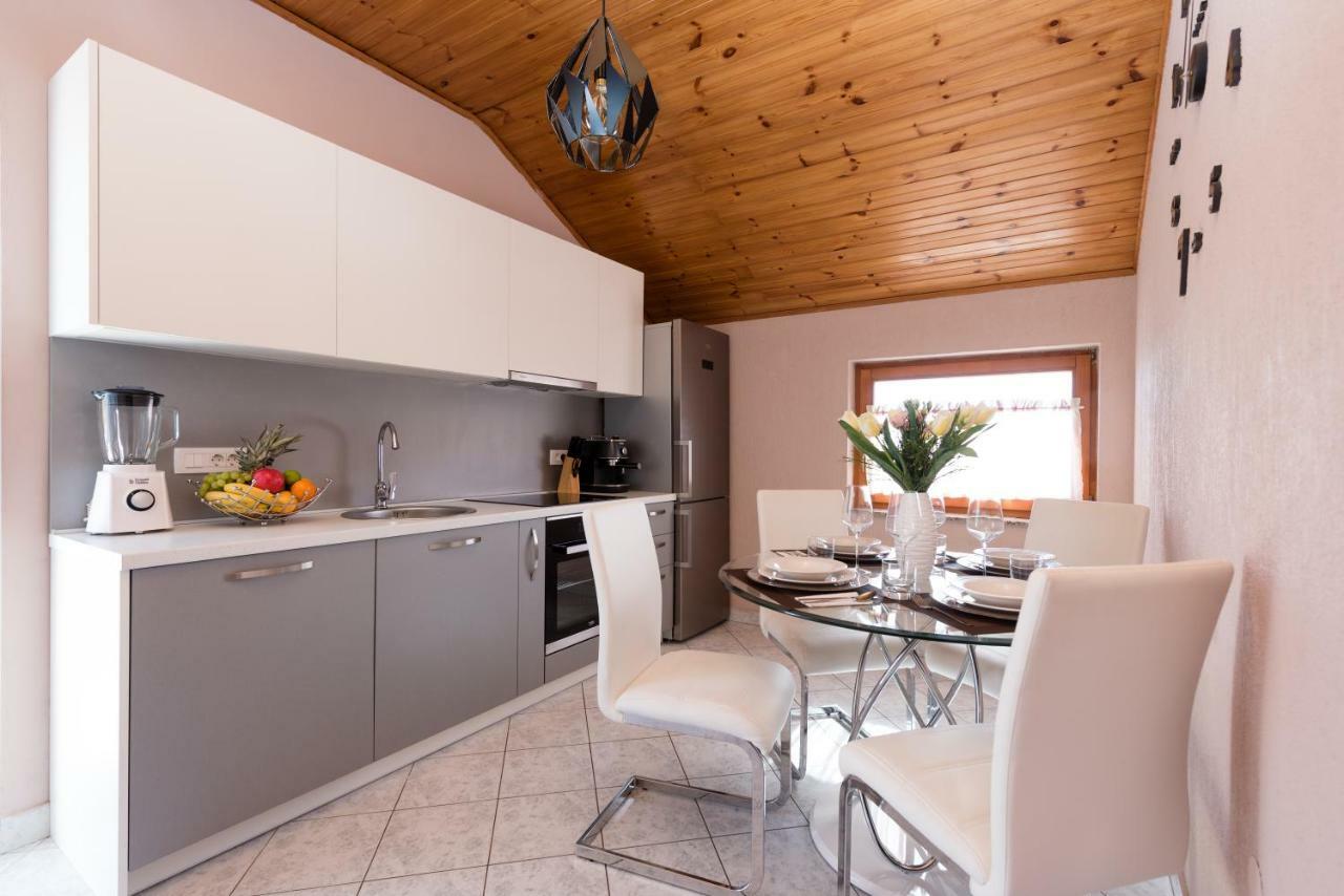 Lola Apartment Veprinac Kültér fotó